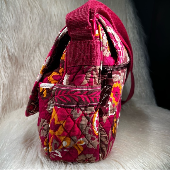 Vera Bradley Crossbody Bag in (RETIRED) Carnaby Pattern - Picture 4 of 11